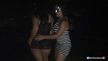 Play Me follo a dos sexys hermanas borrachas en publico, con el morbo que alguien pueda vernos / LolitaAbney / Chiquicandy