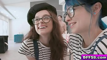 Play Teen besties first time to paint a nude male model