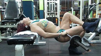 Play WORKOUT HOT DE CADERAS DE LA ESCULTURAL DIOSA MILF