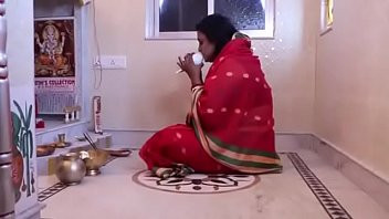 Play Matured Bengali Aunty Hard Fucking with her Husband mp4