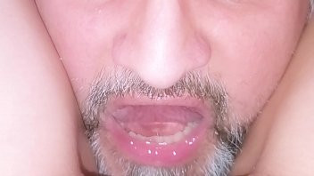 Play Drinking my girlfriend's pee