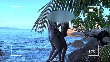 Play Voyeur spy nude couple having sex on public beach - projectfiundiary