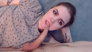 Play Teenie explores a soft cock