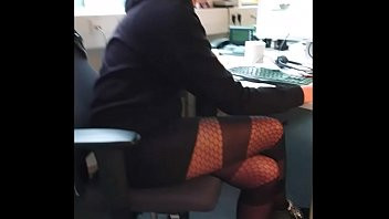 Play Office Slut Angi in Fishnet-Pantyhose