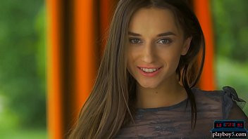 Play The most beautiful brunette alive today is named Gloria Sol!