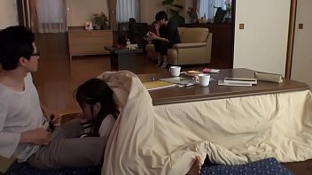 play Japoneses follan debajo del kotatsu