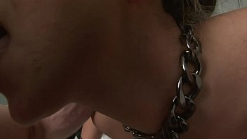 Play Cute cougar sucks huge cock