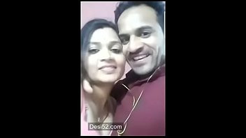 Play Indian teen girl and boy on web camara
