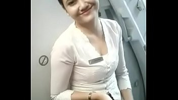 Play Pramugari Cantik Indonesia Garuk Garuk