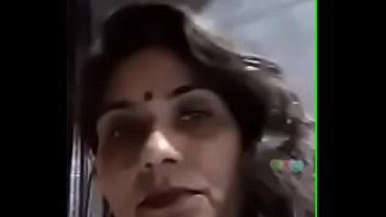 Play Hot aunty showing her big boobs