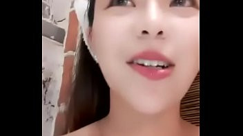 Play 骚气妹子理发店3P啪啪大秀