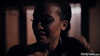 Play Photographer makes an ebony model squirt