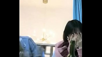 Play 女友带她闺蜜来我家吃饭 被我灌多了购买完整或者更多加Q2642534163
