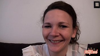 play Kenja, une milf brunette qui aime le sexe