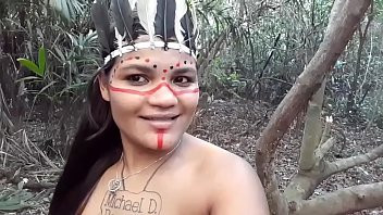 Play Tigresa Vip se disfarça de Índia e ataca O Lenhador mas ele vai direto no cuzinho dela