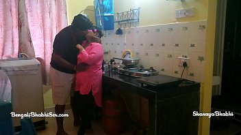 Play Big ass bengali bhabhi having hot hardsex in kitchen