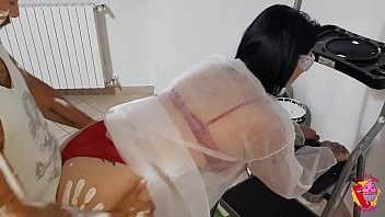 Play The house painter casts a spell on the milf