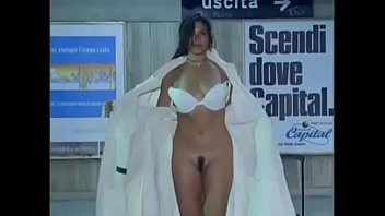 Play Debora Cali - Ultimo Metro