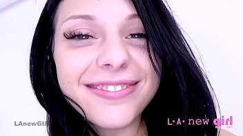 Play Beautiful model starts porn career at photoshoot
